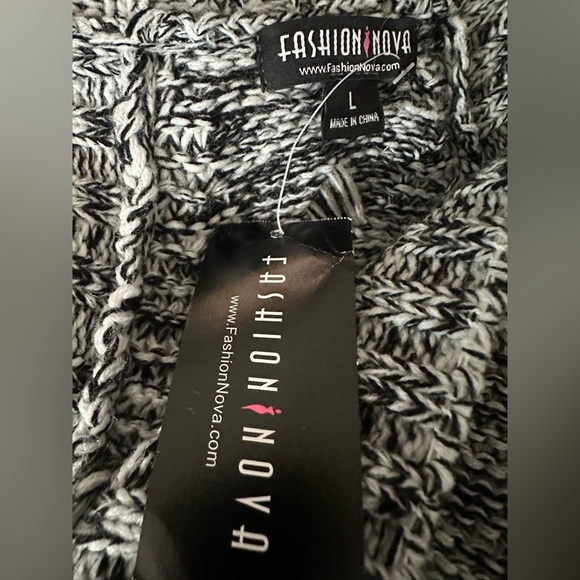 Fashion Nova This Is Love ~Size L~ Cold Shoulder Sweater Black & White Heathered - Picture 4 of 7